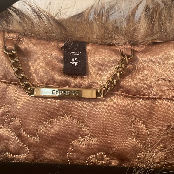 Express Vest - Picture 2 of 5